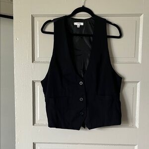 Women's Black Sleeveless Vest